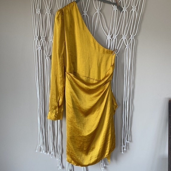 Lover and Friends Ana dress sold on Revolve in yellow. Size Medium NWT - Picture 11 of 11